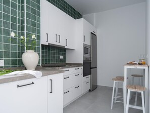 Fridge, microwave, oven, dishwasher - Hommyhome Campana II (Sevilla)