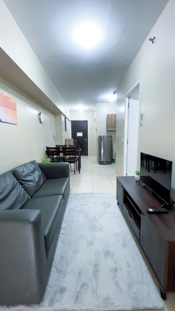 Room, 1 Bedroom, Balcony | Living room