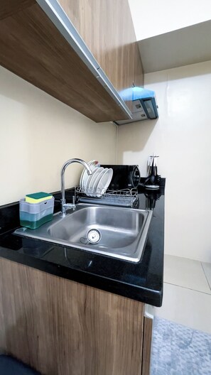 Habitación, 1 habitación, balcón | Cocina privada
