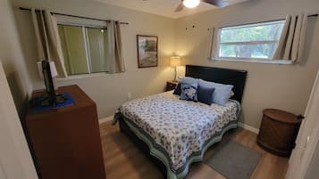 3 bedrooms, iron/ironing board, WiFi, bed sheets
