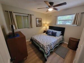 3 عدّة غرف نوم ومكواة/لوح كي وواي فاي وملاءات أسرّة