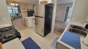 A compact kitchen with a refrigerator, stove, and sink. - 3 Bed/2 Bath Cottage near downtown  Crystal River (Crystal River)