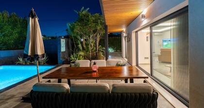 Stylish Algarve Retreat- Priv. Pool & Beach Nearby