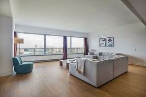 Fernseher, Stereoanlage