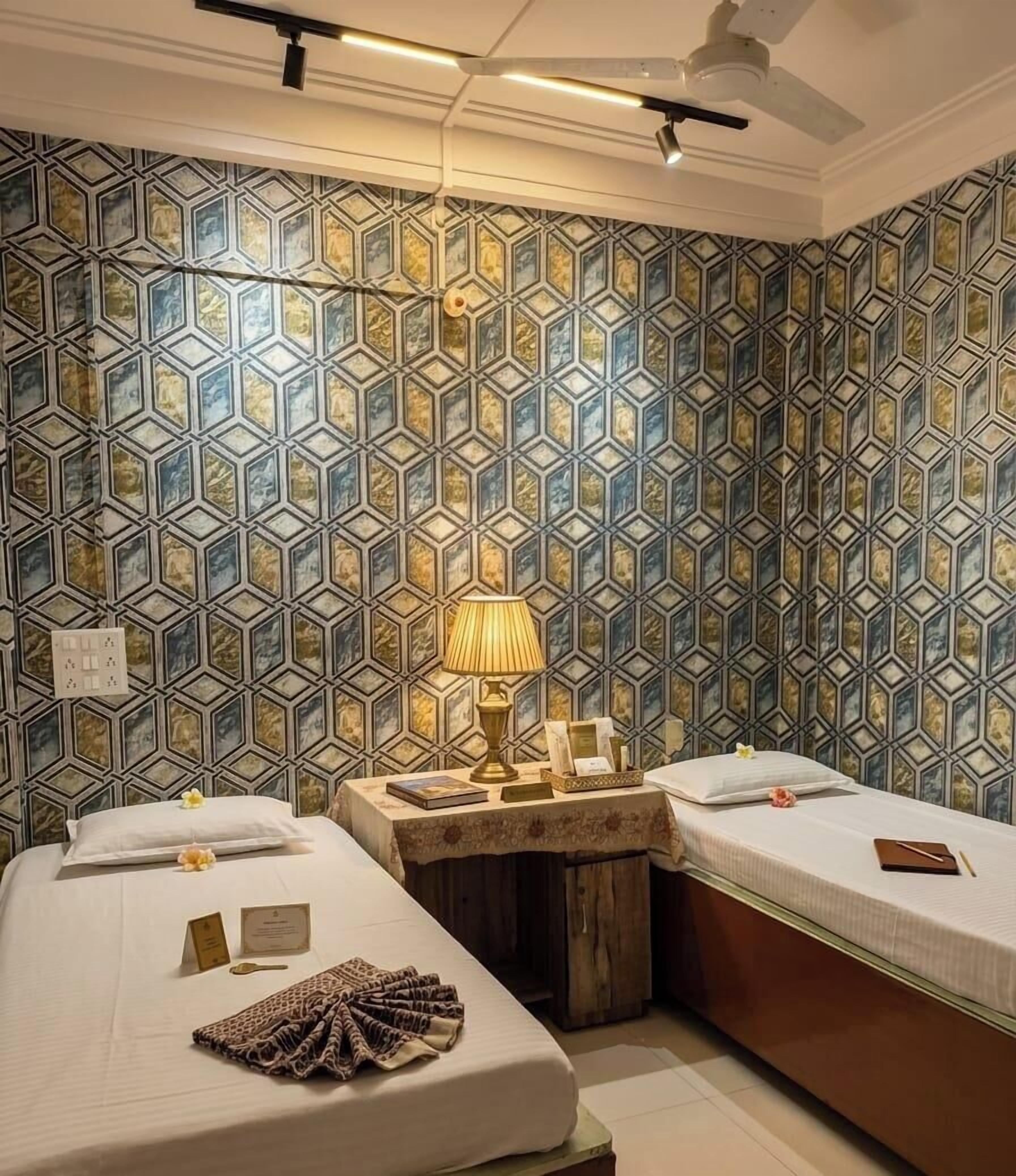 Decoración personalizada, muebles diferentes y escritorio 