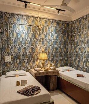 Individually decorated, individually furnished, desk, laptop workspace - Narmada Guest House (Indore)