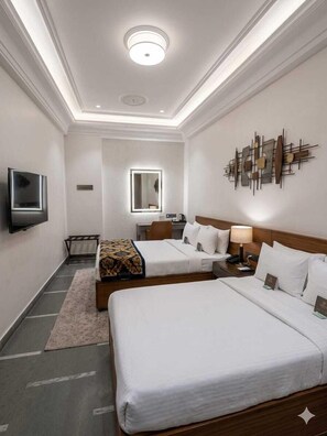Individually decorated, individually furnished, desk, laptop workspace - Narmada Guest House (Indore)