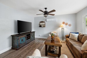 TV - Pet-Friendly 2BR/2BA Getaway Near Whiskey Row (Prescott)