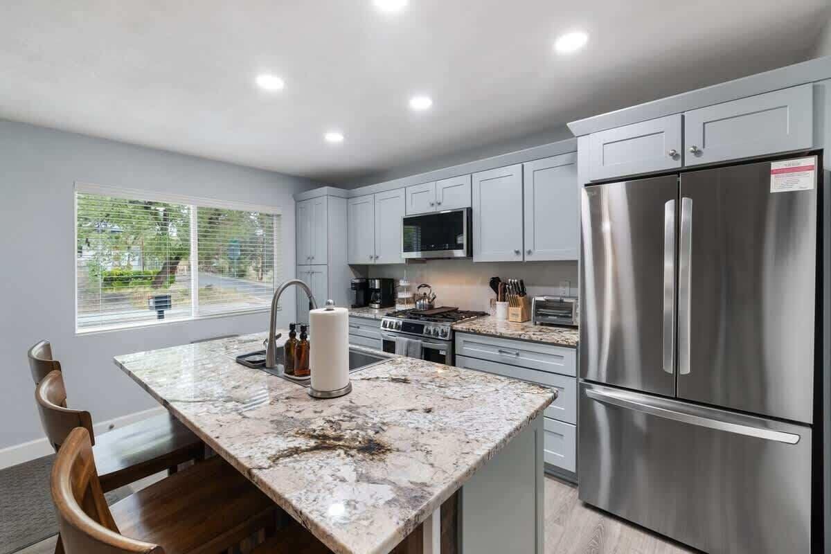 冰箱、微波炉、烤箱、炉灶