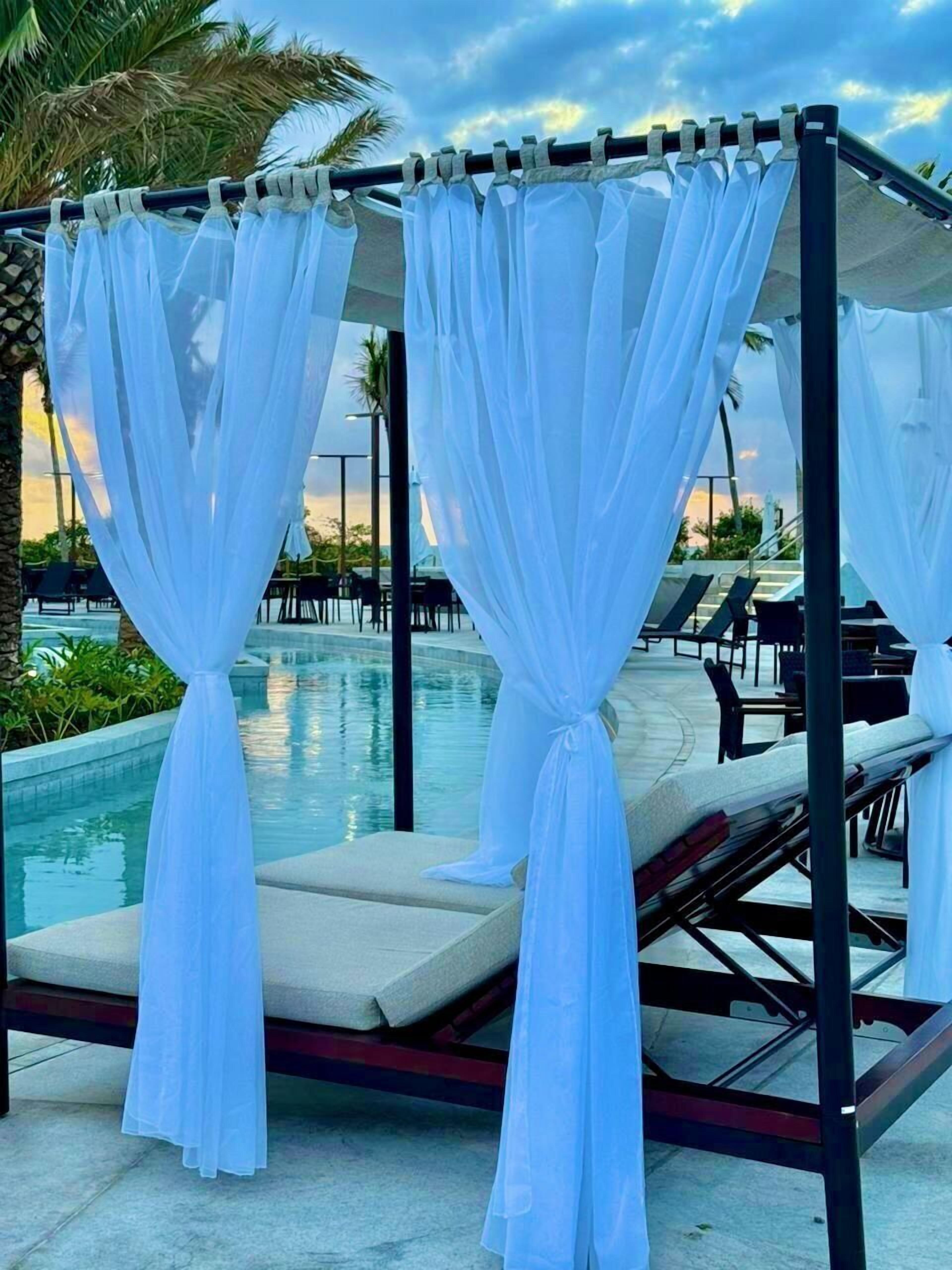 6 outdoor pools, free cabanas, pool umbrellas