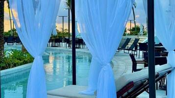 6 outdoor pools, free cabanas, pool umbrellas