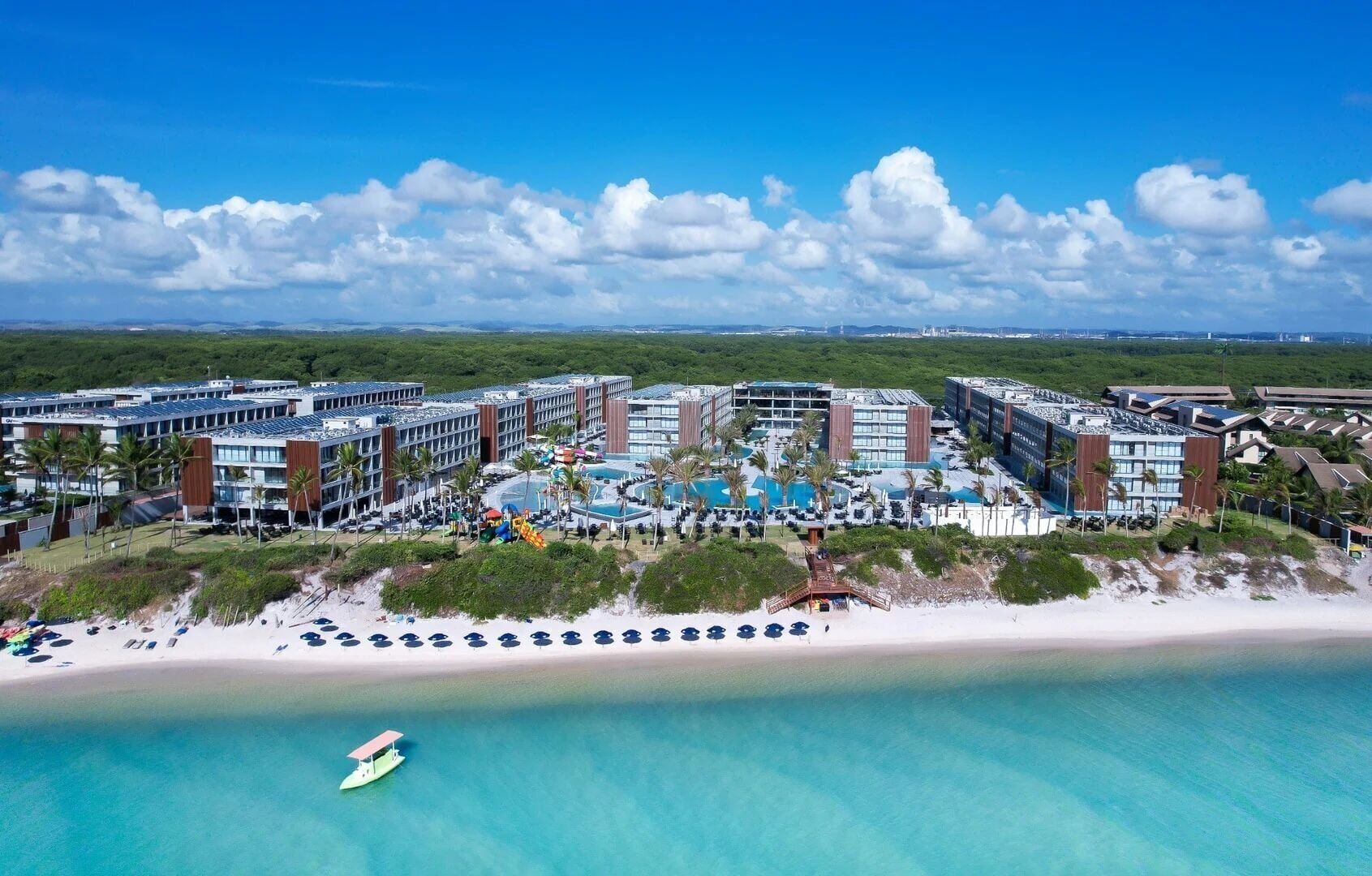 Plage, sable blanc, parasols, 10 bars de plage