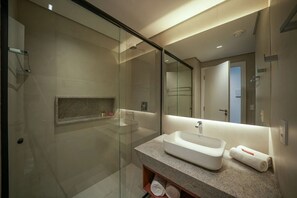 Double Room | Bathroom | Bathrobes, slippers, towels, soap - Porto 2 Life Resort (Ipojuca)
