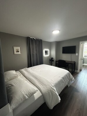 4 bedrooms, iron/ironing board, WiFi, bed sheets - Single home, 4 beds, 2 baths (Silver Spring)