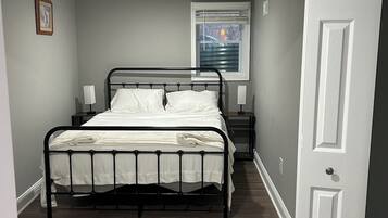 4 habitaciones, tabla de planchar con plancha, wifi y ropa de cama