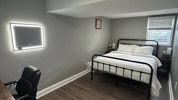 4 bedrooms, iron/ironing board, WiFi, bed sheets