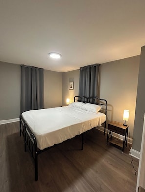 4 bedrooms, iron/ironing board, WiFi, bed sheets