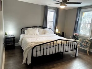 4 bedrooms, iron/ironing board, WiFi, bed sheets - Single home, 4 beds, 2 baths (Silver Spring)