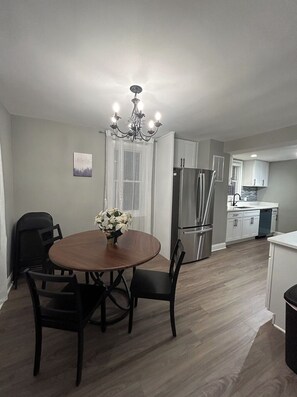 Dining - Single home, 4 beds, 2 baths (Silver Spring)