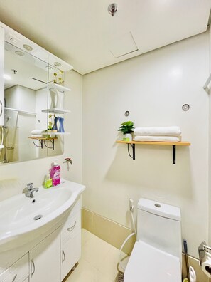 Bathroom - Room-modern Studio Hideaway Near City Sp (Iloilo)