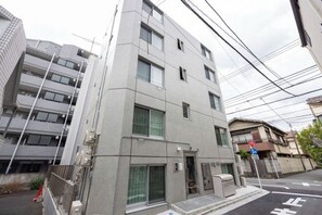 Unclassified image, 3 of 3, button - MAT Nogata (Tokyo)