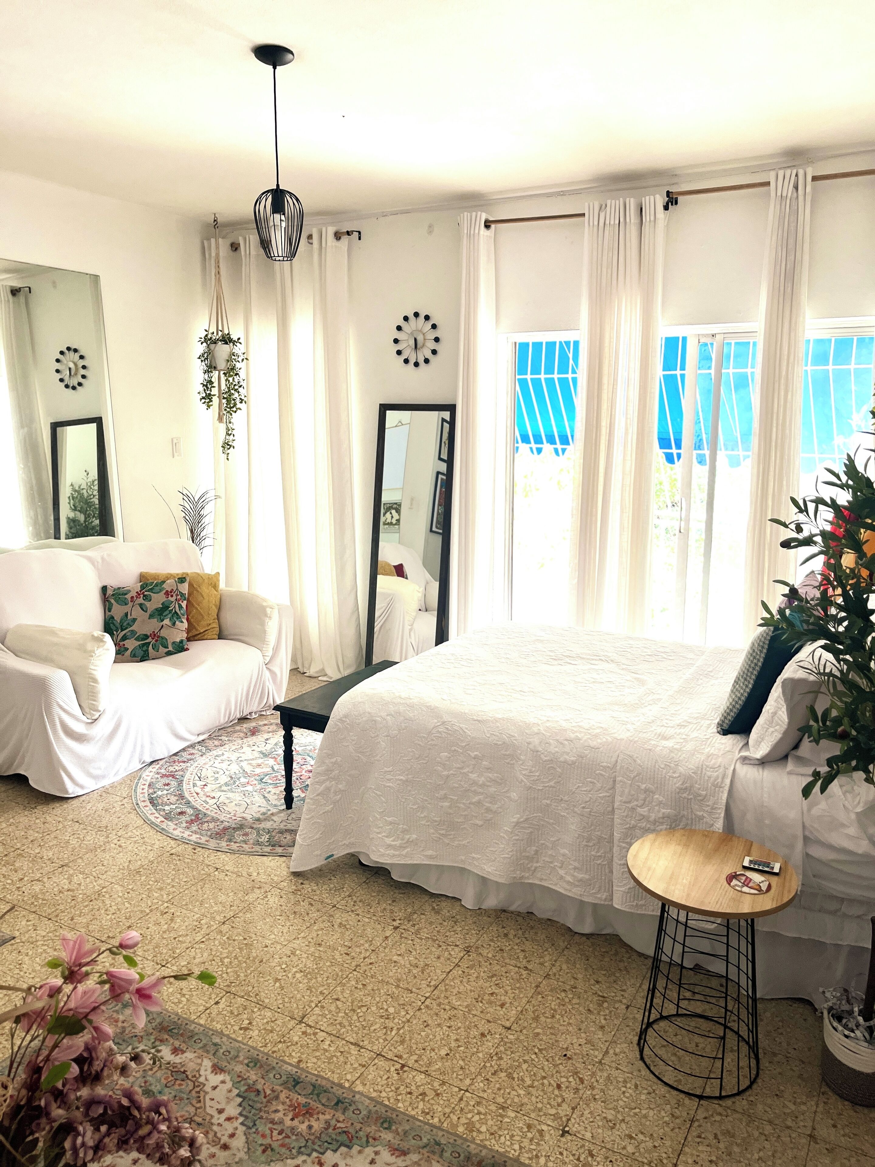 1 habitación, tabla de planchar con plancha, wifi y ropa de cama 