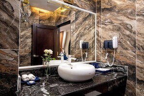 Luxury Double Room, 1 Queen Bed, Balcony, City View | Bathroom