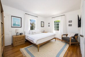 Room - Enjoy indoor-outdoor living, full kitchens and walk to beach and state st. (Santa Barbara)