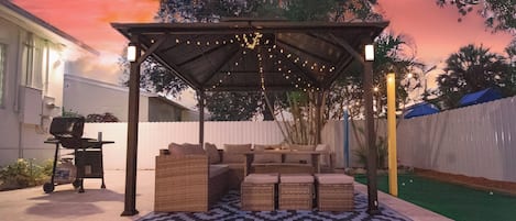 تناول الطعام بالخارج