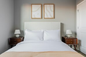 2 عدّة غرف نوم وواي فاي وملاءات أسرّة