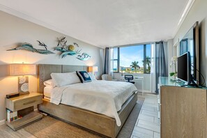 2 bedrooms, iron/ironing board, WiFi, bed sheets - Luxury Bayside Condo – Pool, Tennis & Marina (Sarasota)