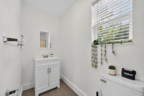 Hårføner, håndklær, såpe og sjampo