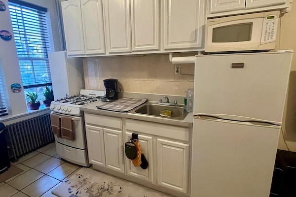 Refrigerador, microondas, horno y parrilla de estufa