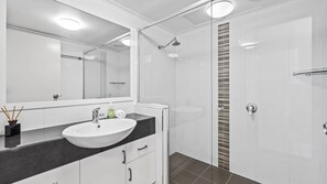Shower, hair dryer, towels