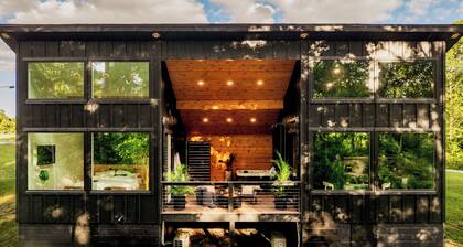 La Notte Modern Black Chalet