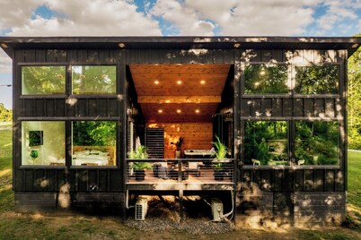La Notte Modern Black Chalet
