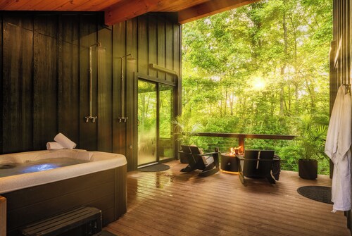 La Notte Modern Black Chalet