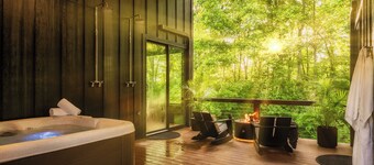 La Notte Modern Black Chalet