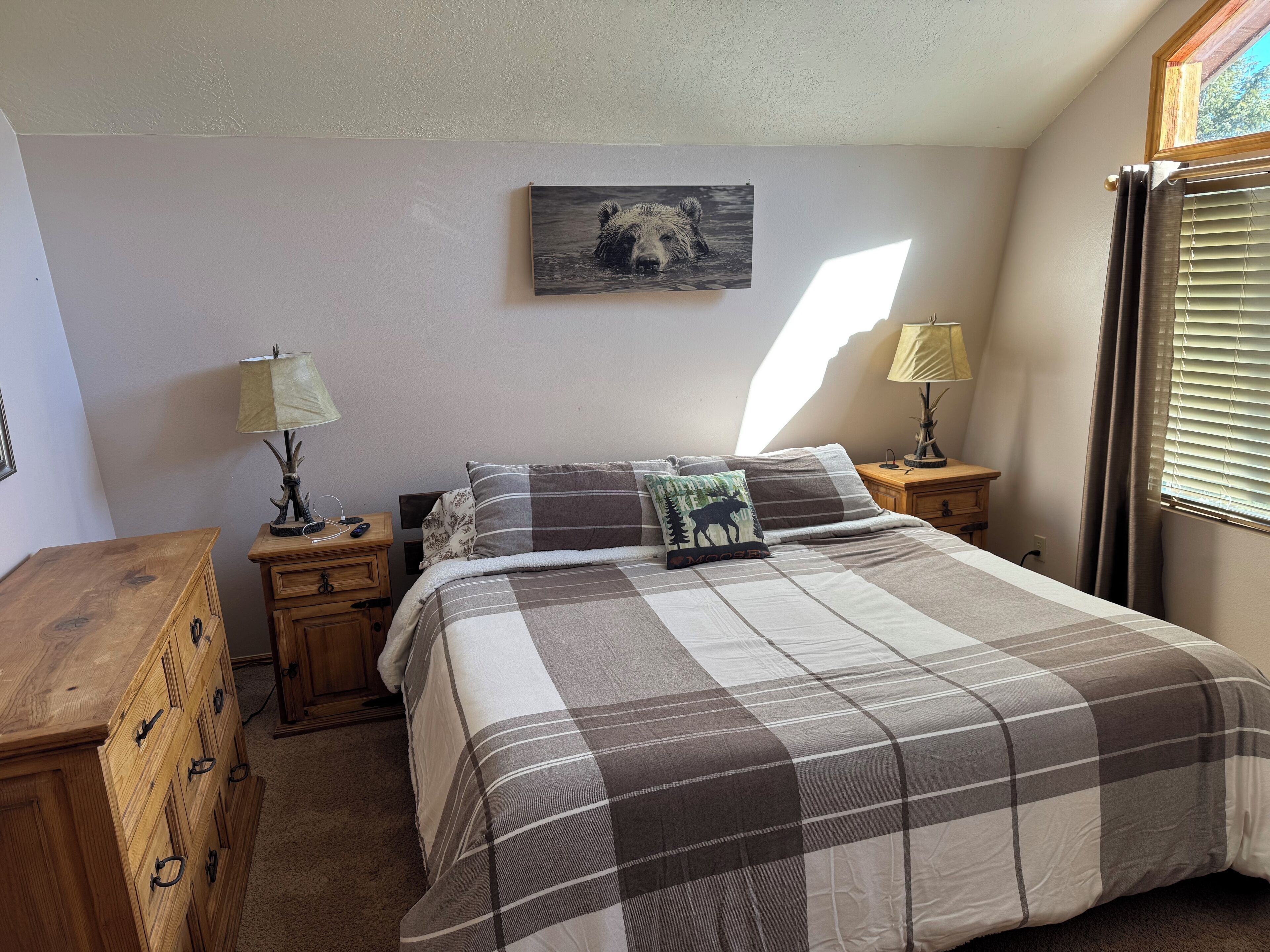 4 bedrooms, desk, iron/ironing board, free WiFi