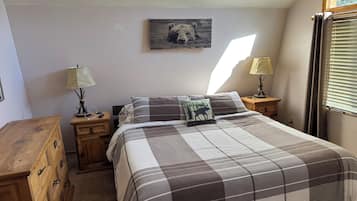 4 bedrooms, desk, iron/ironing board, free WiFi