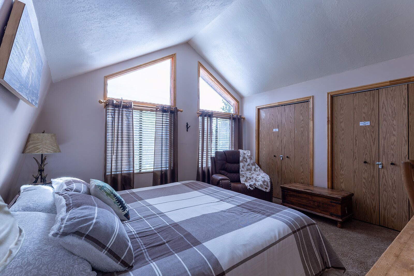 4 室のベッドルーム、デスク、アイロン / アイロン台、WiFi (無料)