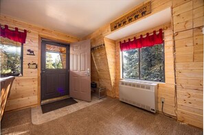 Interior - Charming 4-bedroom cabin with year round access, large deck and enclosed dog run (Duck Creek Village)