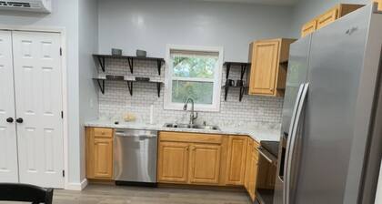 Welcoming New 2-bedroom apartment in Mountain City