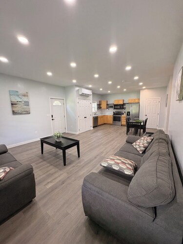 Welcoming New 2-bedroom apartment in Mountain City