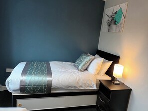 2 chambres, fer et planche à repasser, Wi-Fi, literie fournie