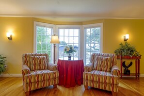 Interior - Historic Farm House | Petaluma (Petaluma)