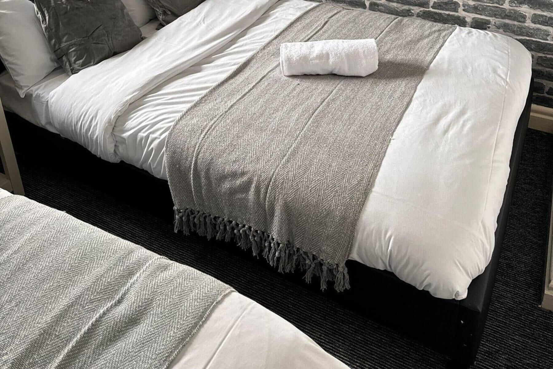 4 bedrooms, WiFi, bed sheets