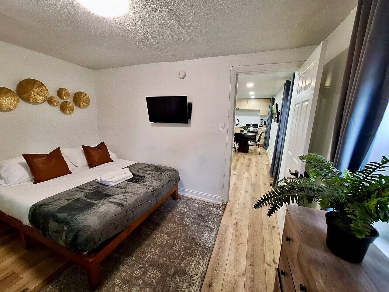 1 bedroom, desk, iron/ironing board, WiFi