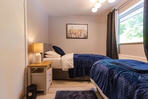 4 bedrooms, WiFi, bed sheets