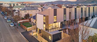 Group and Family Friendly - 3 Bedroom Townhouse with Garage